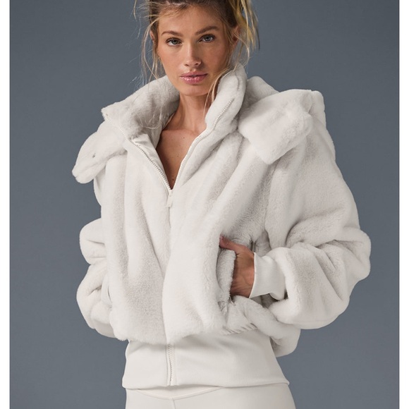 ALO Yoga Faux Fur Foxy Jacket Ivory size S - Picture 1 of 10